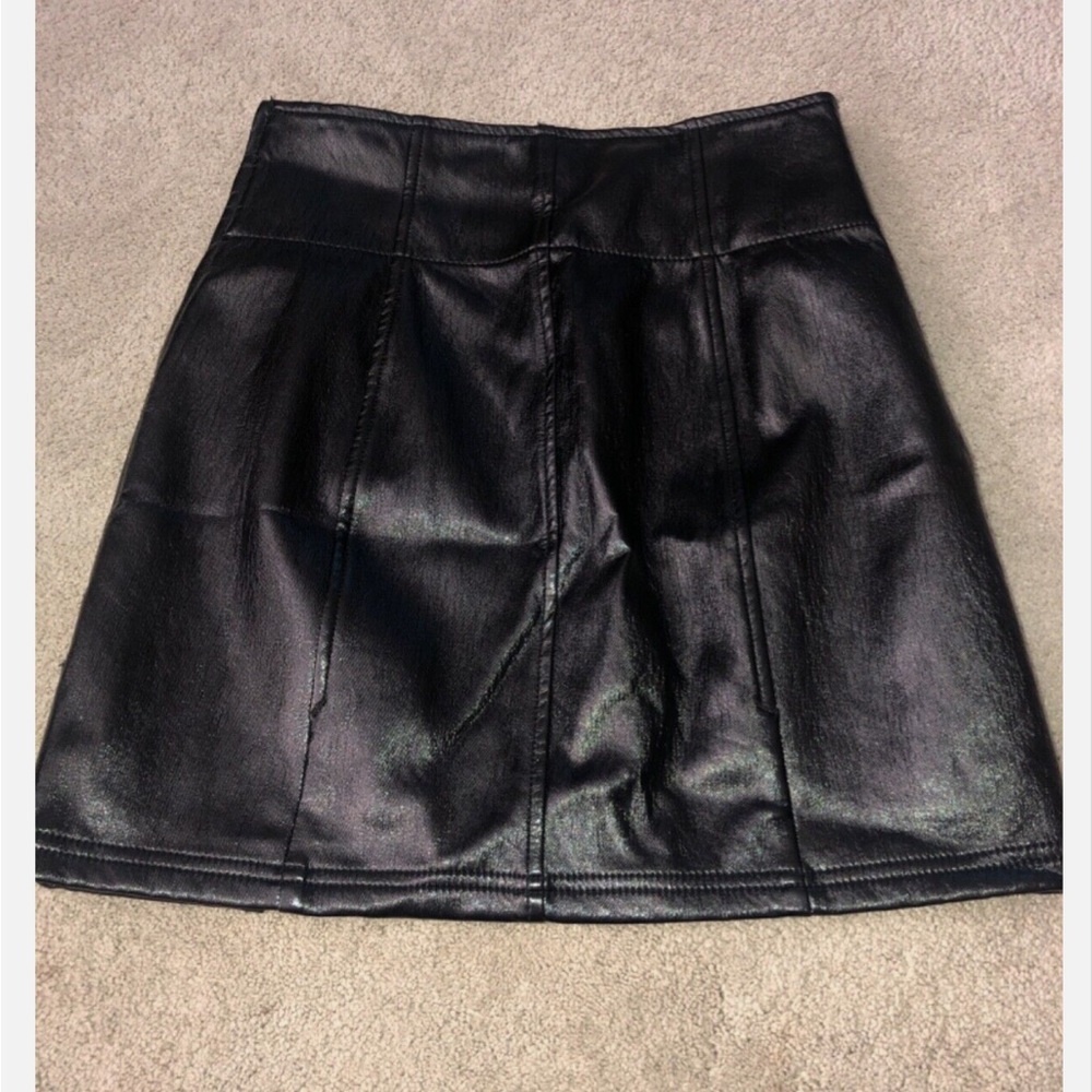 Free People Mini Skirt Black Shiny Coated Denim Size 8 Holding Onto‎ A Dream - Picture 3 of 12